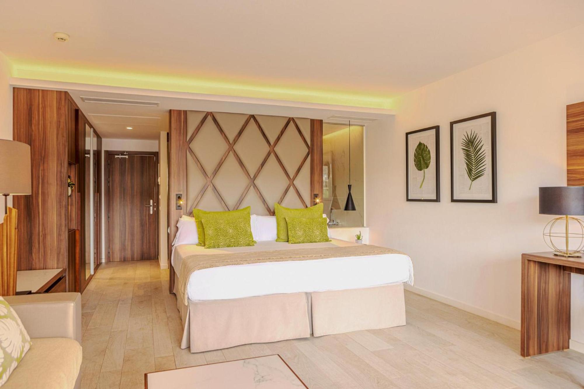 Zafiro Palace Lägenhetshotell Palmanova